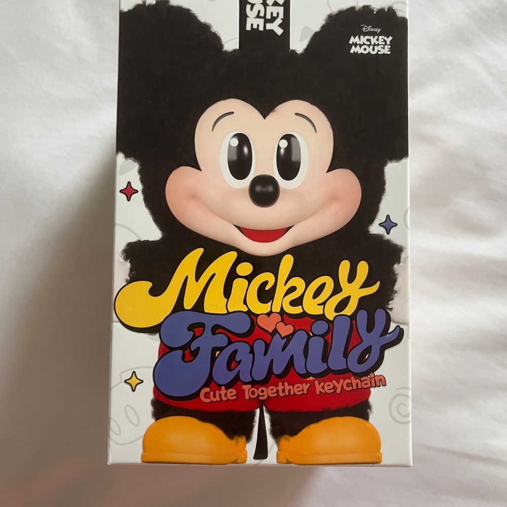 Daisy Duck Sealed popMart Disney Mickey Family Cute Together Keychain